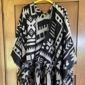 One Size Light Weight Shawl Black and Off White
